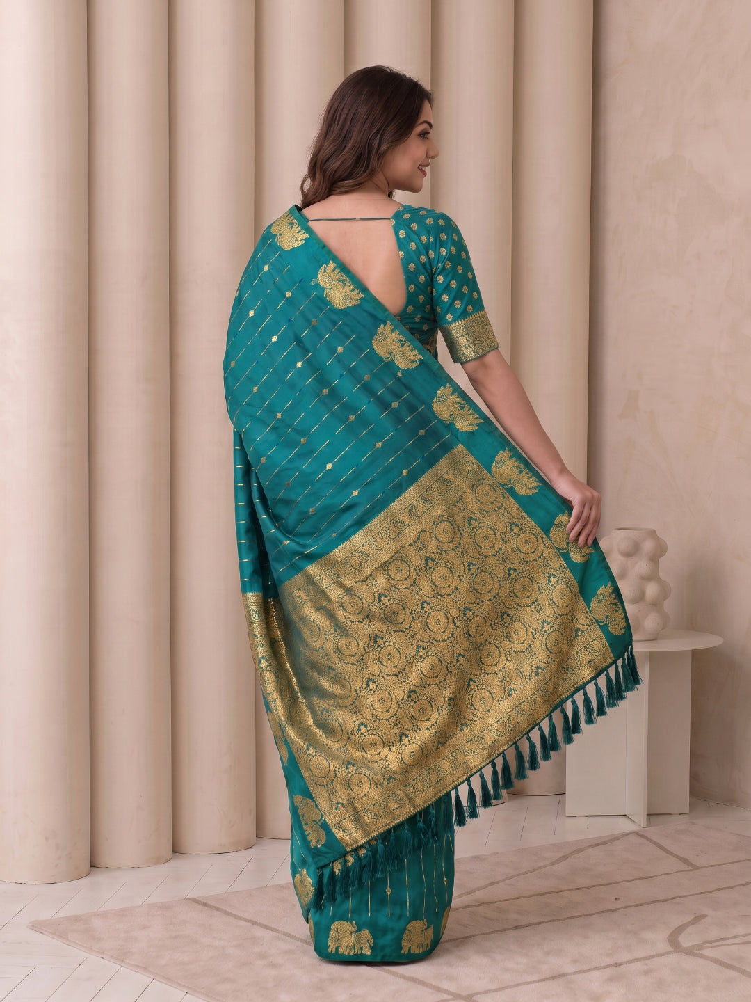 Women's Soft Silk Saree With Unstitched Blouse Piece