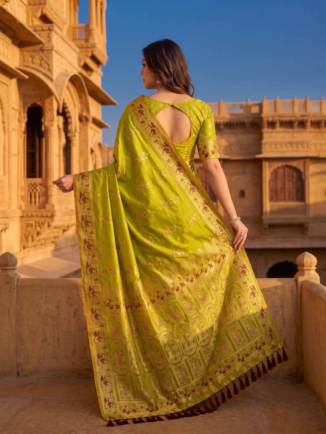 Women's Soft Silk Saree With Unstitched Blouse Piece