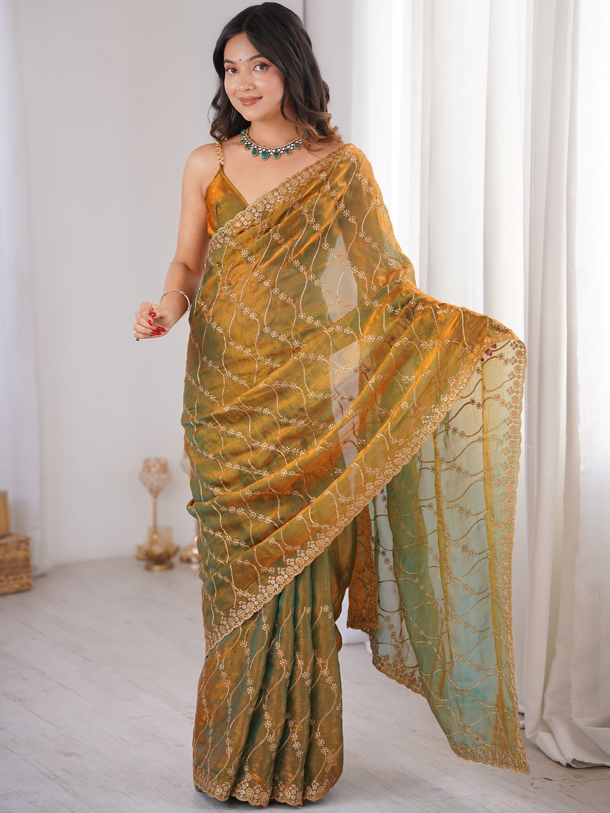 Women's Fendy Saree With Unstitched Blouse Piece