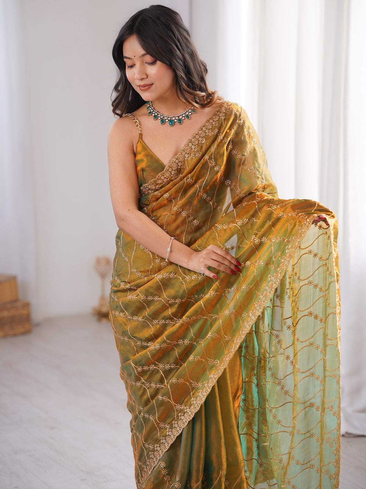 Women's Fendy Saree With Unstitched Blouse Piece