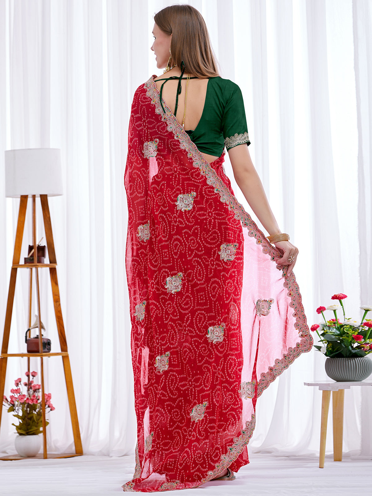 Women's Georgette Bandhani Saree With Unstitched Blouse Piece