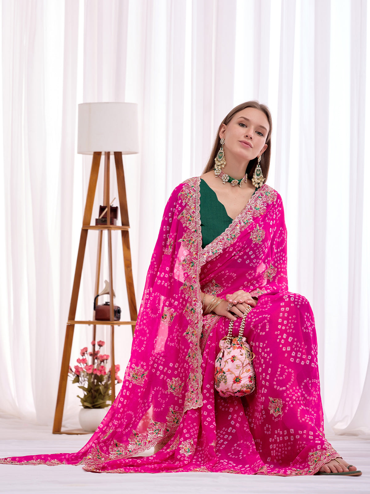 Women's Georgette Bandhani Saree With Unstitched Blouse Piece