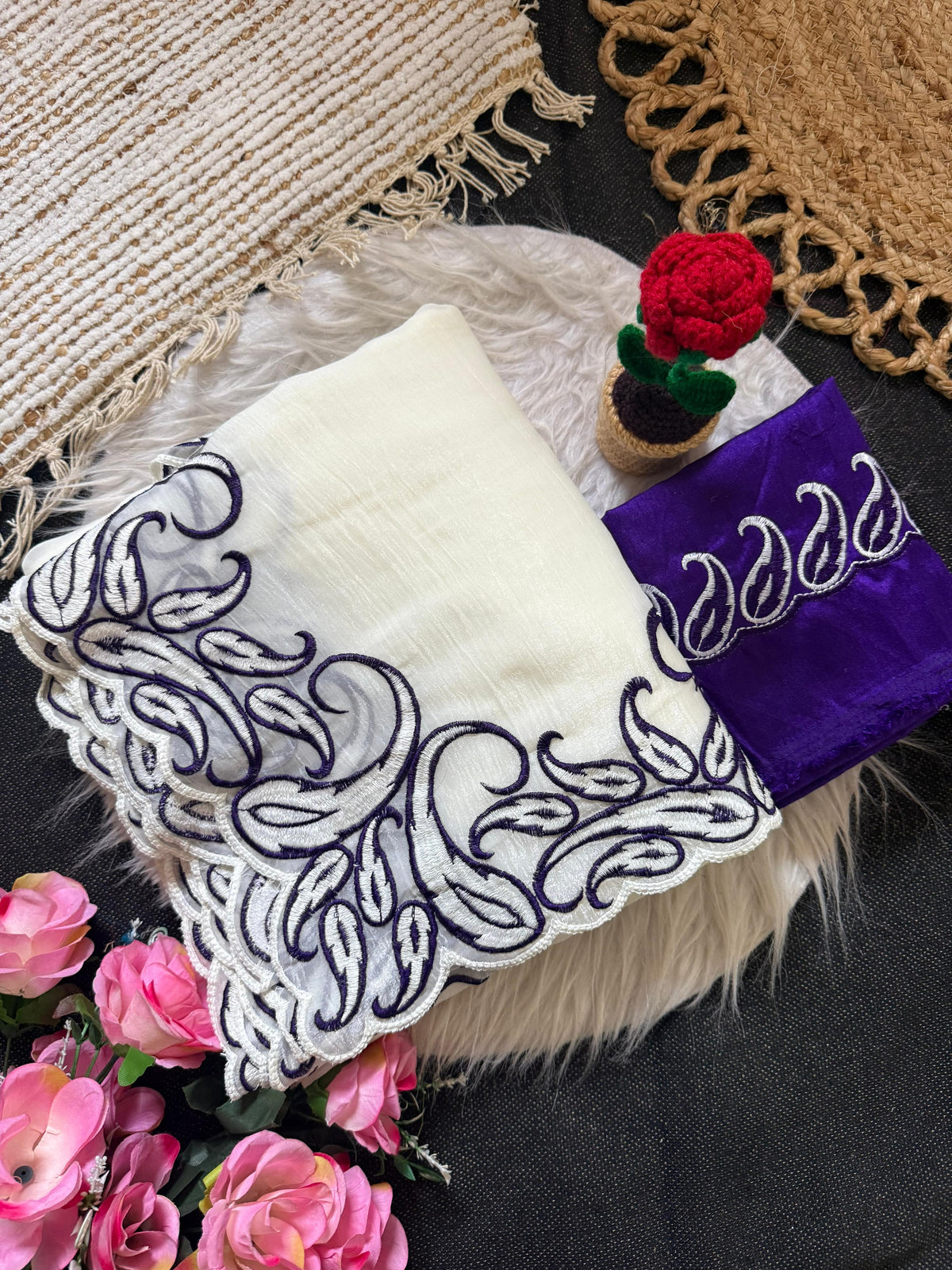 Women's Crunchy Silk Saree With Unstitched Blouse Piece