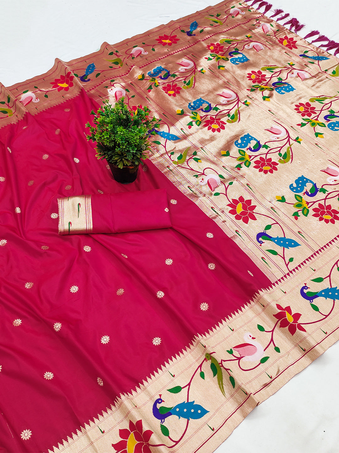 Women's Paithani Silk Saree With Unstitched Blouse Piece
