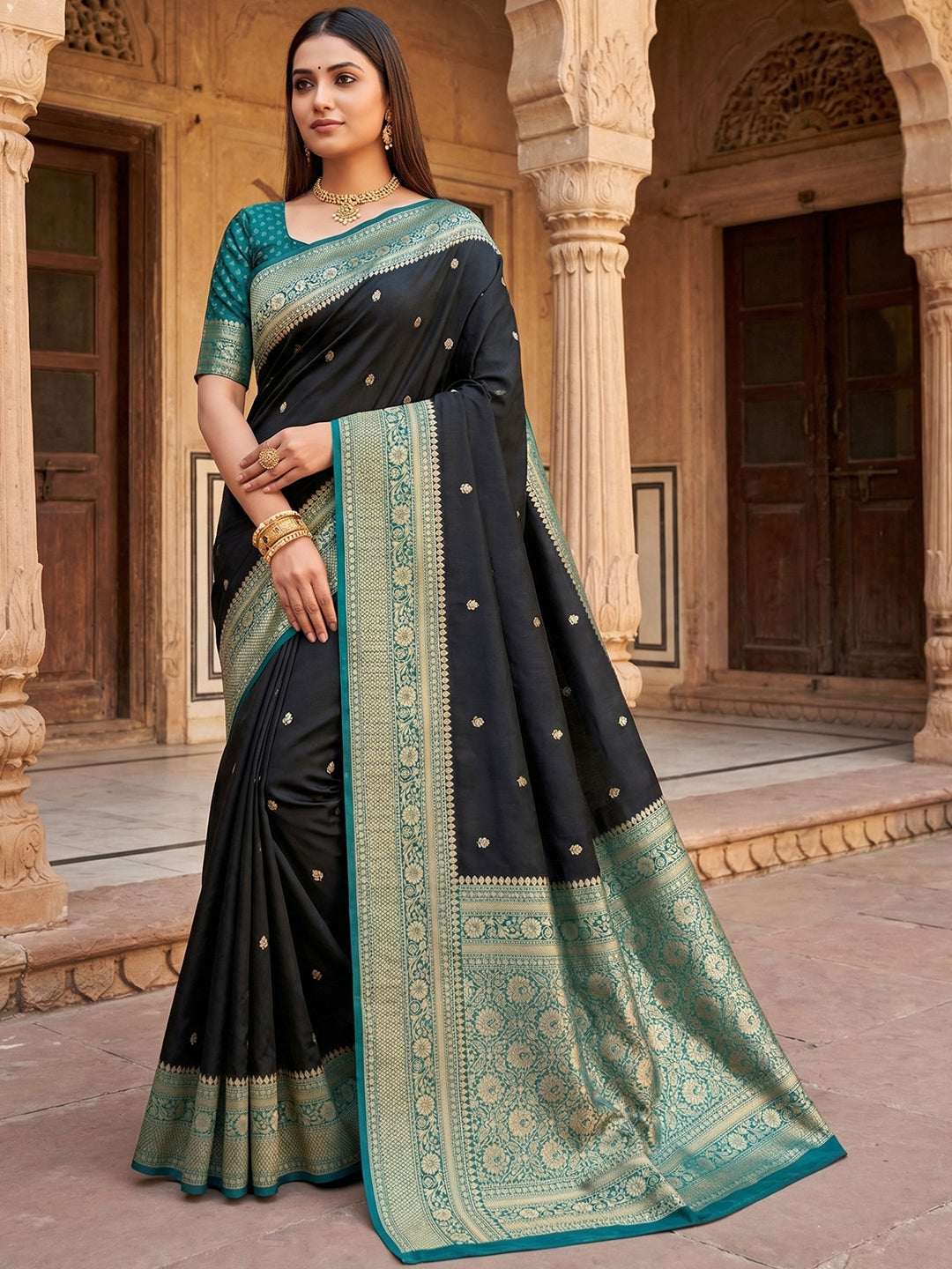 Women's Banarasi Silk Saree With Unstitched Blouse Piece