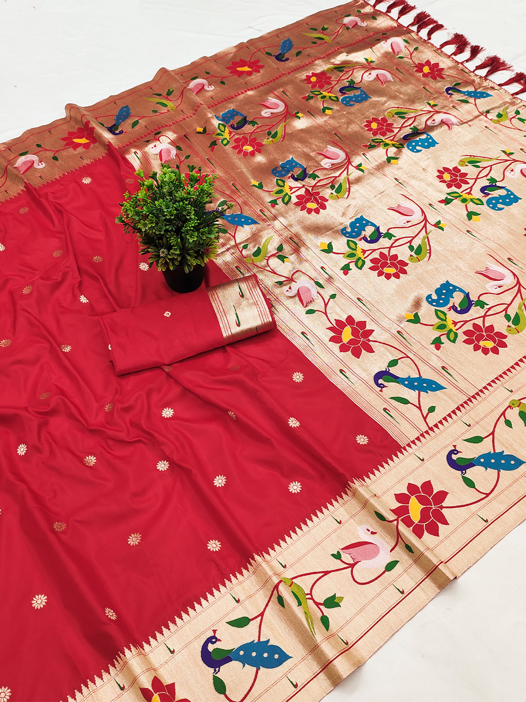 Women's Paithani Silk Saree With Unstitched Blouse Piece