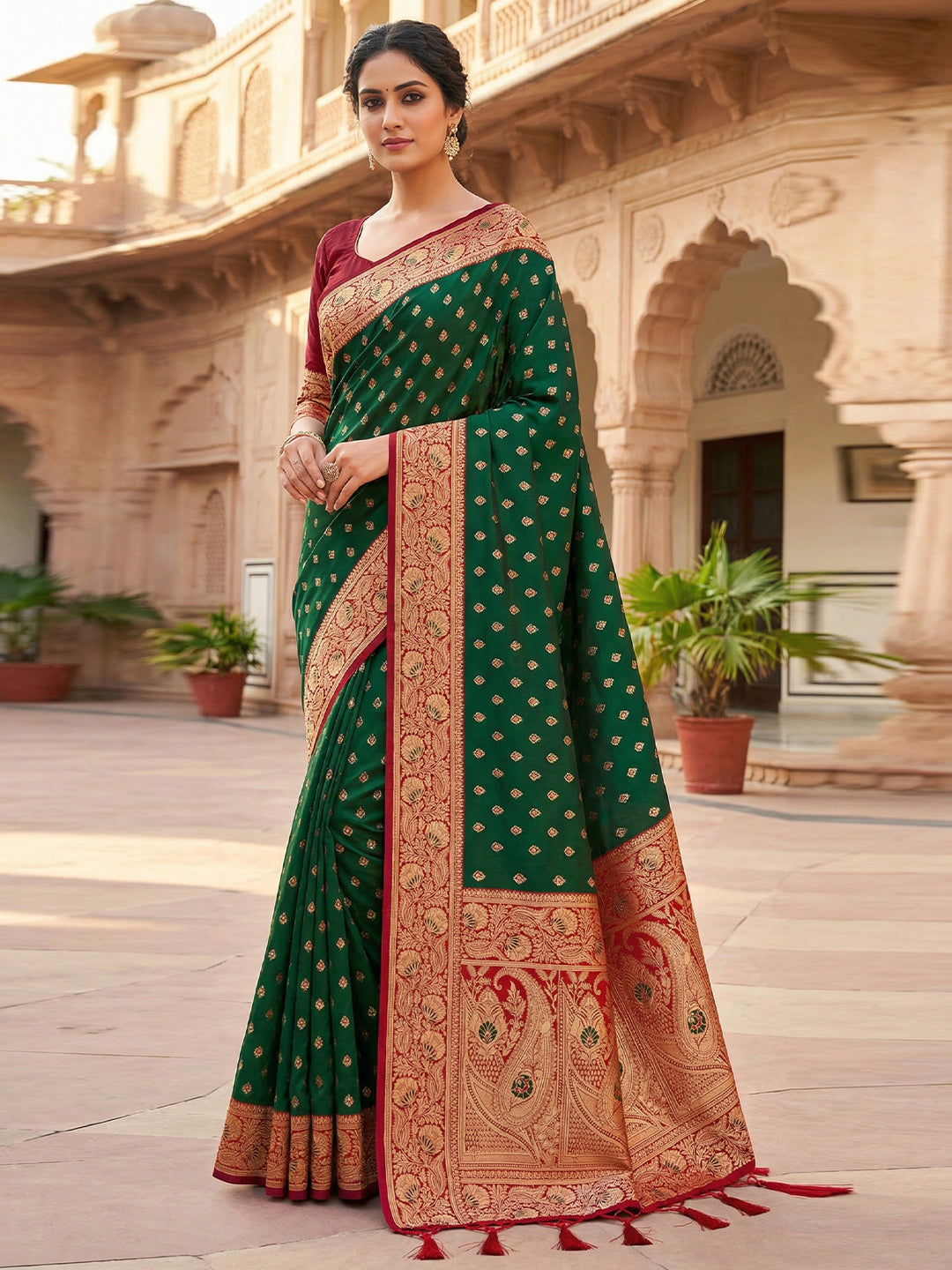 Women's Banarasi Silk Saree With Unstitched Blouse Piece