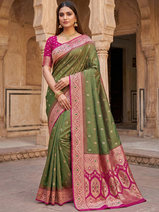 Women's Banarasi Silk Saree With Unstitched Blouse Piece