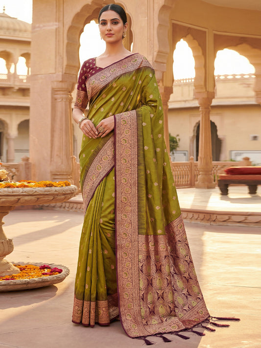 Women's Banarasi Silk Saree With Unstitched Blouse Piece