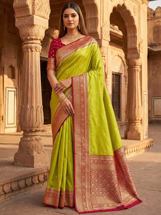 Women's Banarasi Silk Saree With Unstitched Blouse Piece