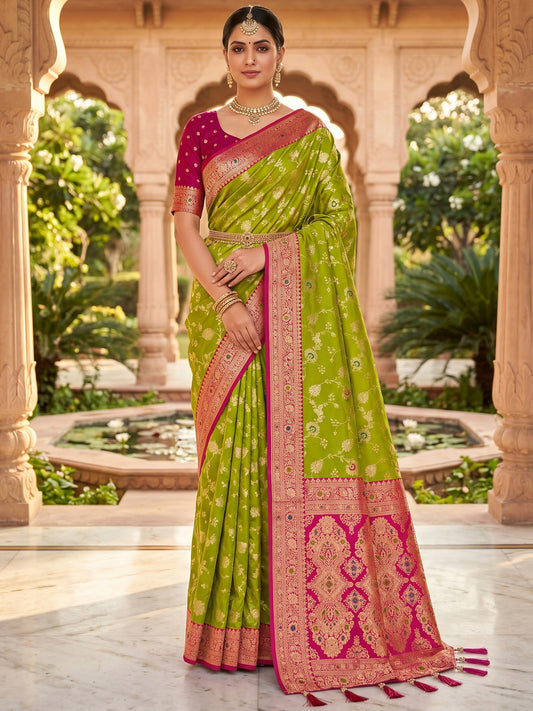 Women's Banarasi Silk Saree With Unstitched Blouse Piece