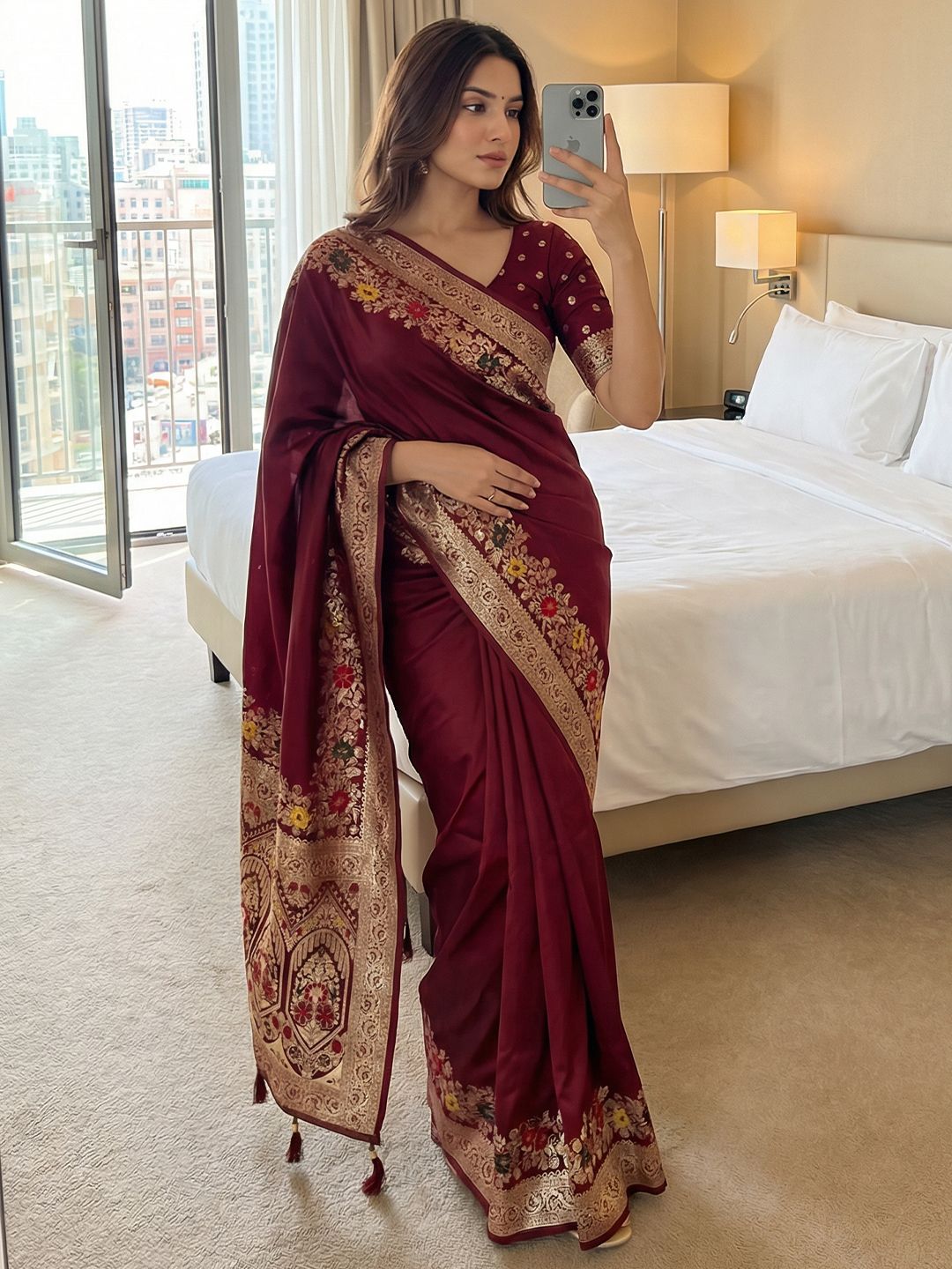 Women's Dola Silk Saree With Unstitched Blouse Piece
