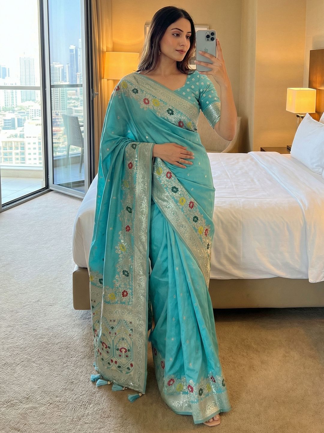 Women's Dola Silk Saree With Unstitched Blouse Piece