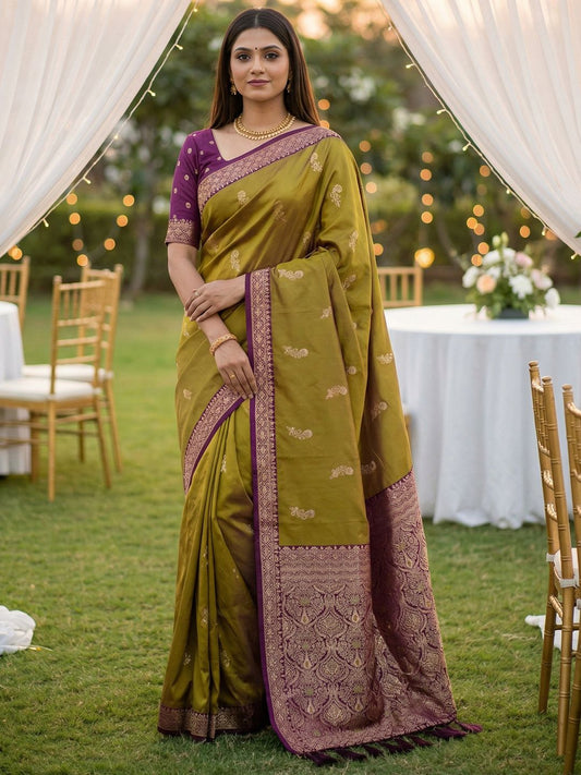 Women's Banarasi Silk Saree With Unstitched Blouse Piece