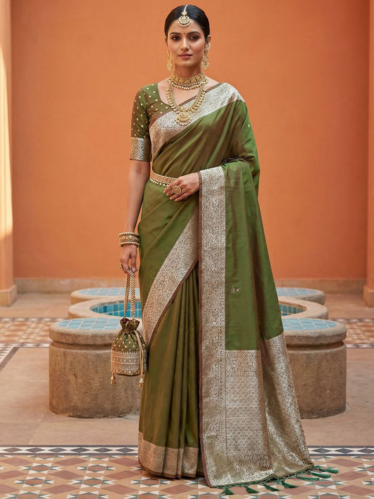 Women's Banarasi Silk Saree With Unstitched Blouse Piece